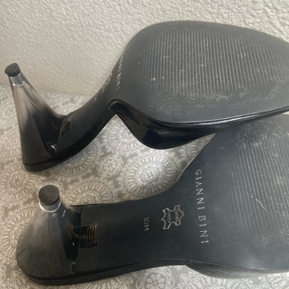 Gianni Bini~Black~Patent Leather~Slide~Pump~Peep Toe~Clear Acrylic Heel~Size 10 - Picture 12 of 14